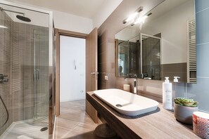 Huvila | Kylpyhuone | Ilmaiset hygieniatuotteet, hiustenkuivaaja, bidee, pyyhkeet