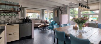 Vacation house, for small groups near Schagen and Callantsoog, ideal for peace, space and nature. Enjoy a good kitchen, luxury bedrooms with private bathrooms, and a cozy canopy. Perfect for families, friends or couples. Dogs welcome, nice hiking and