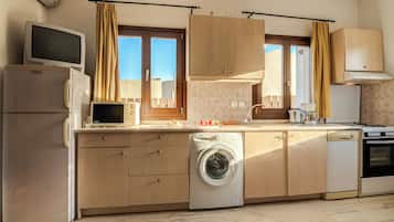 Villa, 5 chambres, vue mer | Cuisine privée | Grand réfrigérateur, micro-ondes, four, plaque de cuisson