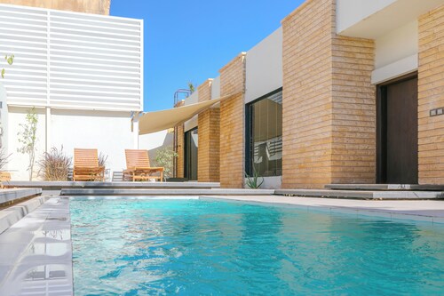 Portal Chalets With Private Pool-AlRawda