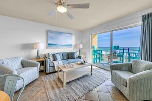 Apartamento, 1 cama de matrimonio grande con sofá cama (Pelican Isle 211- Sugar Sands Retreat) | Zona de estar | Una televisión
