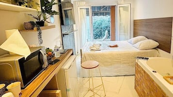 1 chambre, fer et planche à repasser, Wi-Fi, draps fournis