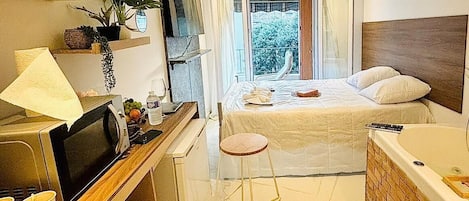 1 slaapkamer, een strijkplank/strijkijzer, wifi, beddengoed