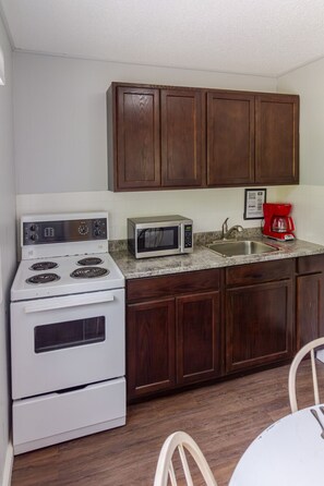 Fridge, microwave, oven, stovetop - The Picton Beautiful Couple`s Getaway (Prince Edward)