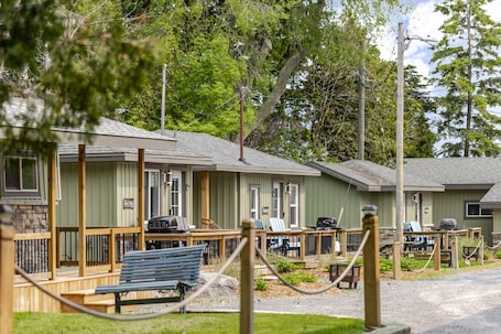Property grounds. The Picton Beautiful Couple`s Getaway