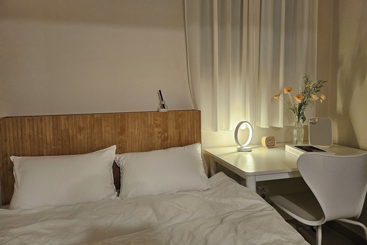 Double Room | Premium bedding, free WiFi, bed sheets