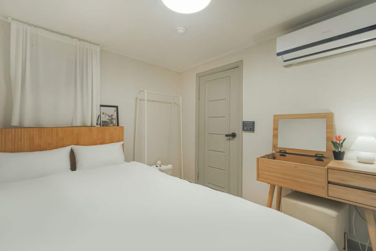 Double Room | Premium bedding, free WiFi, bed sheets