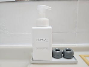 Double Room Single Use | Bathroom | Free toiletries, hair dryer, slippers, towels