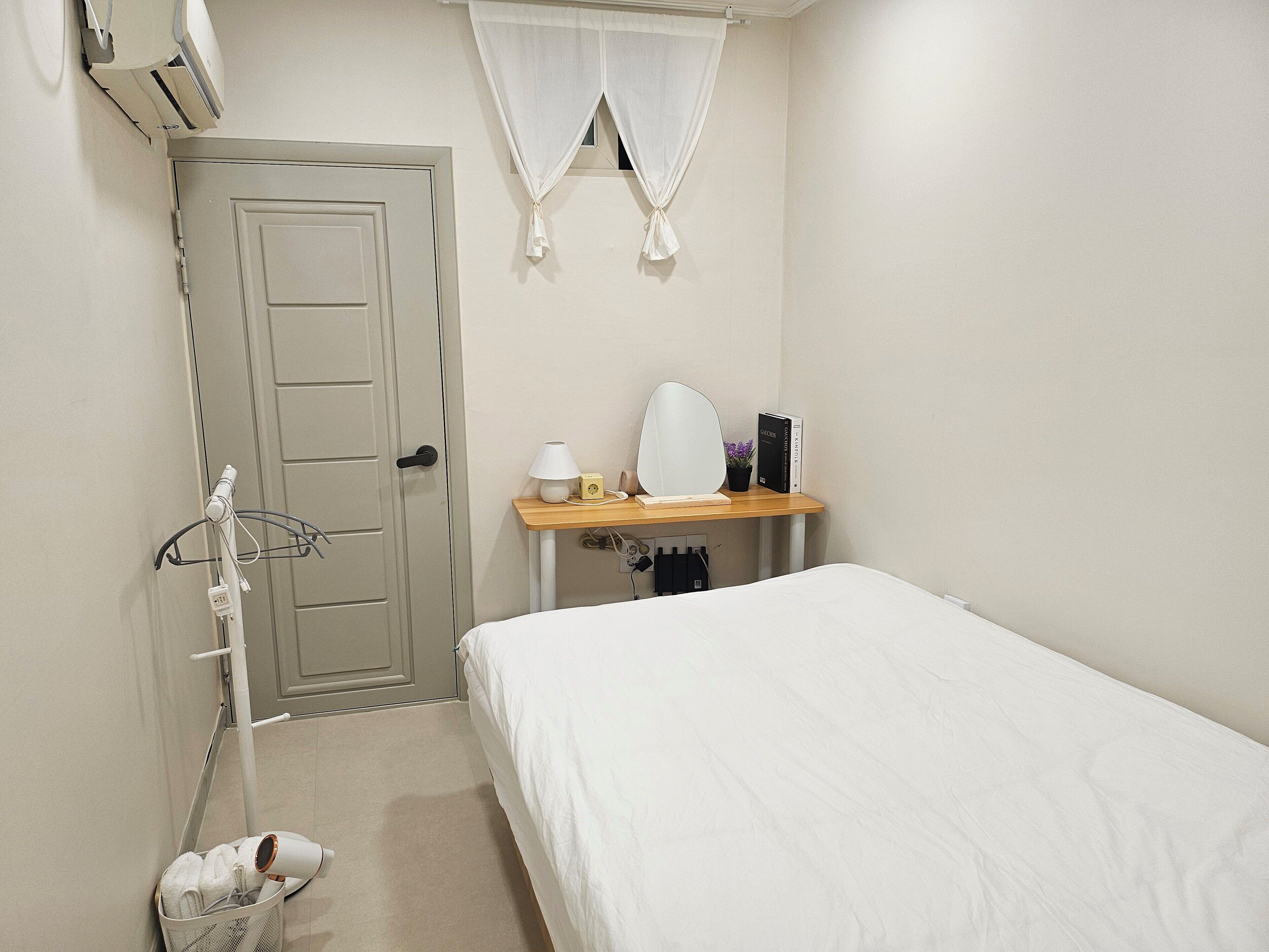 Single Room (MUST Contact Hotel Before Check-in) | Premium bedding, free WiFi, bed sheets