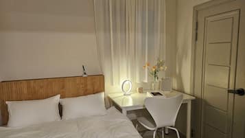 더블룸 (셀프체크인만 가능, 체크인전 반드시 호텔로 연락) | 고급 침구, 무료 WiFi, 침대 시트