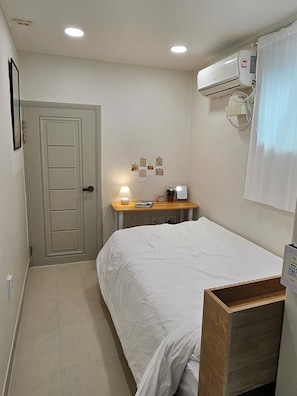 Single Room (MUST Contact Hotel Before Check-in)