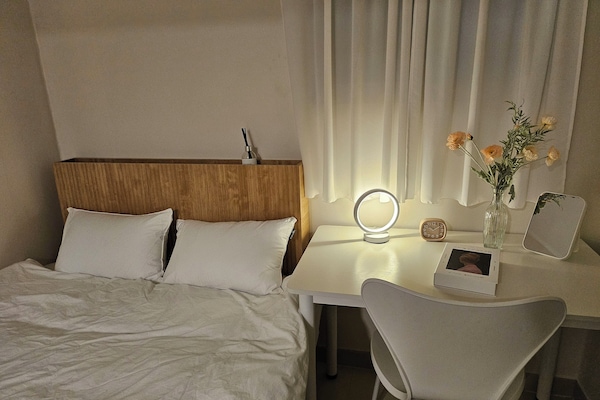 Ropa de cama de alta calidad, wifi gratis y ropa de cama