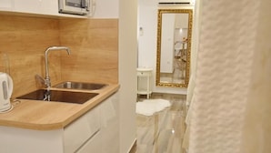 A modern kitchen with a wooden countertop, stainless steel sink, and a white kettle. - Villa Madonna della Strada A 3 (Dubrovnik)