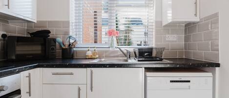 Refrigerador, microondas, horno y parrilla de estufa