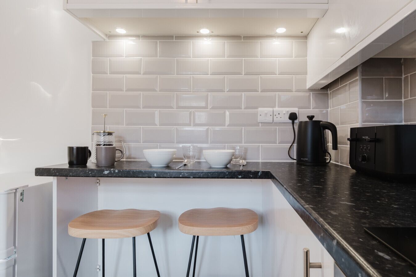 Kühlschrank, Mikrowelle, Ofen, Herdplatte