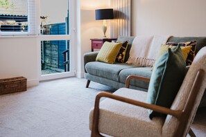 Smart TV - Corner House - Bright 2 Bed in Cheltenham (Cheltenham)