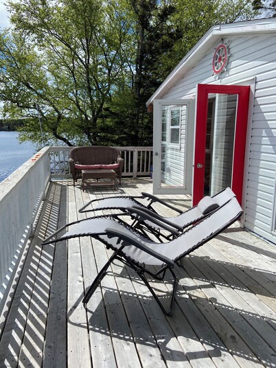 Awesome Lakefront. Step off the lower deck into the water.