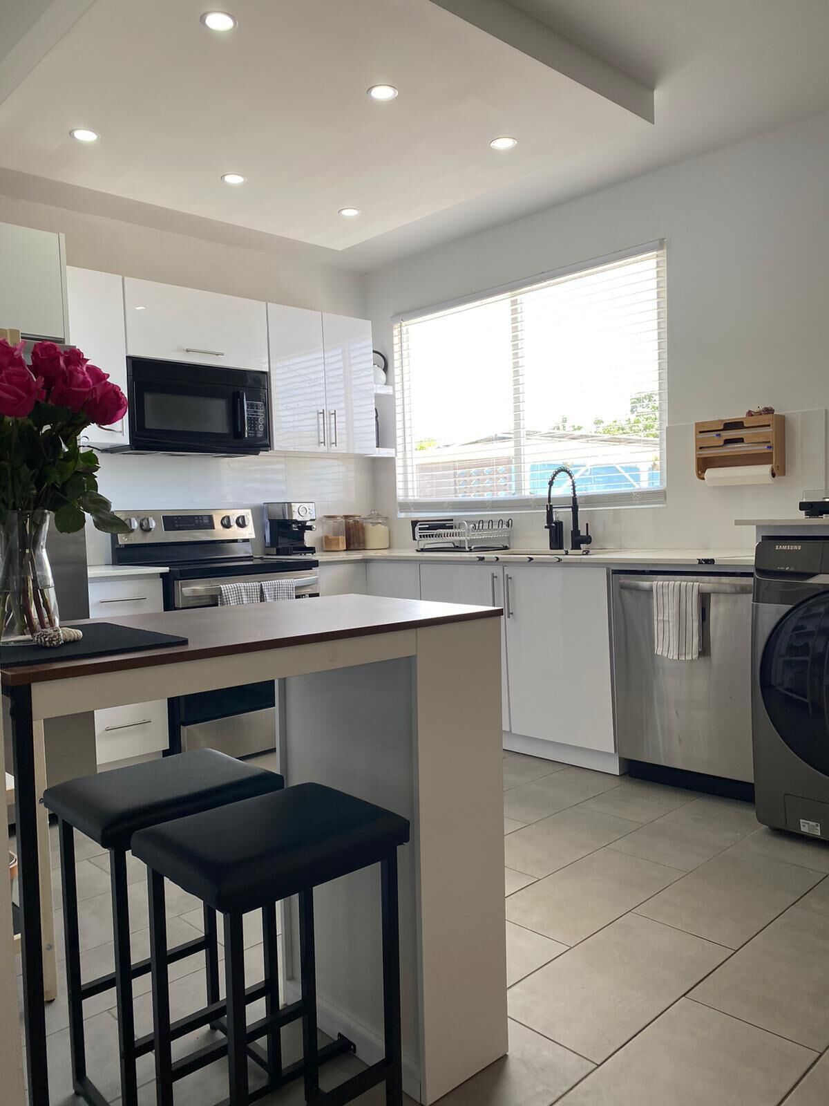 Comfort House, Balcony, Poolside | In-room dining