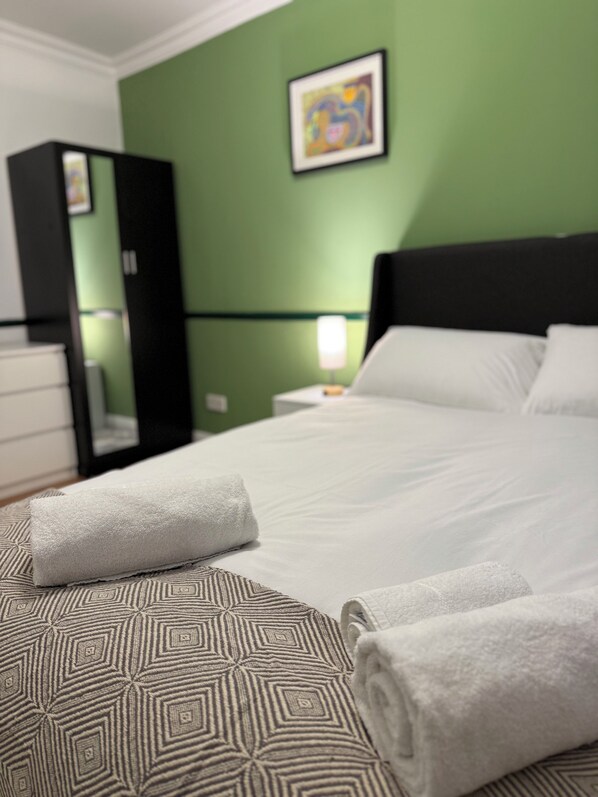 4 bedrooms, desk, iron/ironing board, WiFi