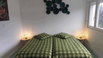 5 chambres, fer et planche à repasser, Wi-Fi, draps fournis