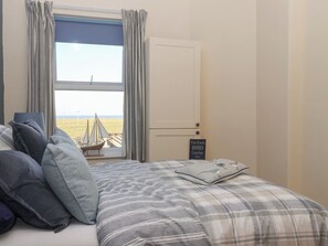 3 bedrooms, individually decorated, individually furnished, free WiFi - 48 Waxholme Road (Withernsea)