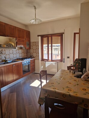 冰箱、烤箱、炉灶、茶具/咖啡用具