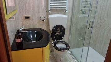 Jetted bath, hair dryer, bidet, towels