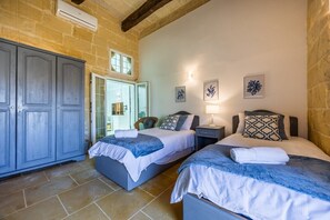 3 bedrooms, iron/ironing board, free WiFi, bed sheets