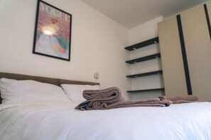 2 bedrooms, iron/ironing board, free WiFi, bed sheets