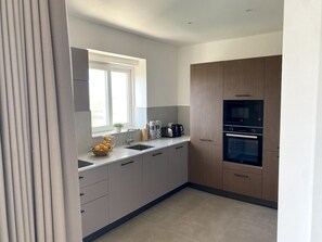 Frigorifero, microonde, forno, lavastoviglie