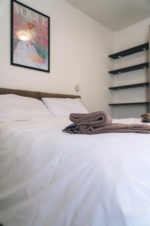 2 bedrooms, iron/ironing board, free WiFi, bed sheets