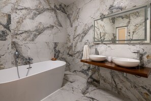 Hair dryer, towels - The Valley Collection - Suite B11 (Ix-Xagħra)