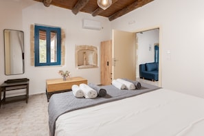 4 bedrooms, desk, iron/ironing board, travel cot