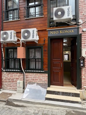 Property entrance - Neo Konak (Istanbul)