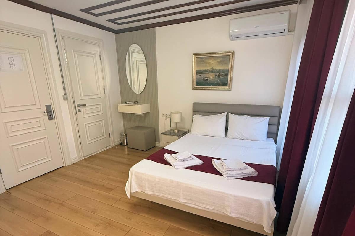 Deluxe Double Room, City View | In-room safe, soundproofing, iron/ironing board (on request)