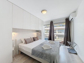 2 chambres, fer et planche Ă repasser