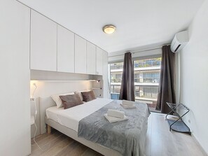 2 bedrooms, iron/ironing board