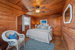 4 bedrooms, free WiFi, bed sheets - Ridge Retreat | Semi-Oceanfront | Historic Cottage (Nags Head)