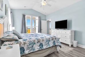 4 bedrooms, iron/ironing board, travel crib, internet - Paws Awhile: Dog-Friendly Home with Ocean Views (Oak Island)