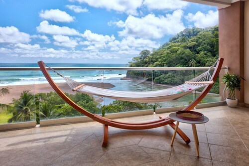 Oceanfront apartment with private balcony, stunning views & pool access
