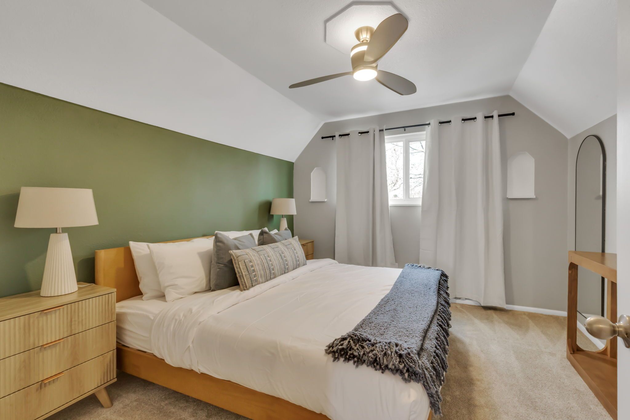 4 soverom, reiseseng for barn, wi-fi (inkludert) og sengetøy