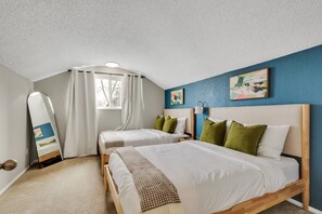 4 bedrooms, travel crib, free WiFi, bed sheets - Game Room Adventures : A Family-Friendly Getaway! (Arvada)