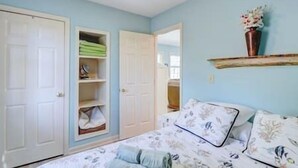1 habitación, tabla de planchar con plancha, wifi gratis y ropa de cama 
