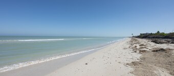 Spacious beachfront apartment with ocean views, private balcony & heated pool