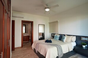3 slaapkamers, een strijkplank/strijkijzer, wifi, beddengoed