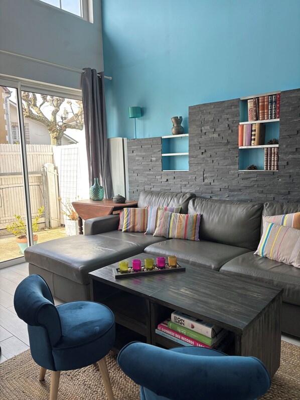 Smart TV, fireplace, video games, DVD player