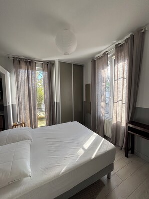 3 bedrooms, iron/ironing board, travel cot, free WiFi