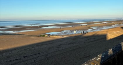 Family vacation home, terrace in the heart of Cabourg - sleeps 6, 3 bedrooms