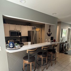 Fridge, microwave, oven, stovetop - Lakefront Parkview Bay Condo/Amazing Views/Easy Access/3 Bedroom/3 Bath (Osage Beach)