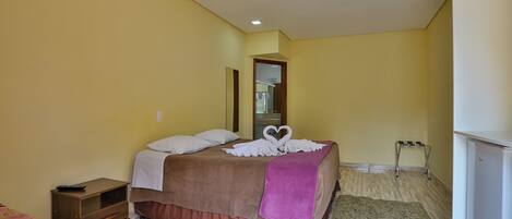 Comfort Room | Free WiFi, bed sheets